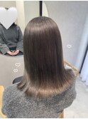 切りっぱなしミディアム×グレージュカラー