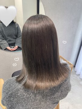 ヌーヴェル(nouvelle) 切りっぱなしミディアム×グレージュカラー