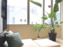 リュクス バイ ラポールヘアー(Luxe by RAPPORT HAIR)の雰囲気（解放感のある待ち合いスペース）
