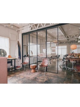 ［バス停安田から徒歩3分］ヘアと洋服を通じて『ファッション』という1ページを作り出せる場所― YES ―