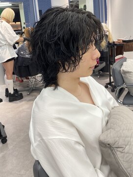 ユーフォリア 渋谷グランデ(Euphoria SHIBUYA GRANDE) メンズウルフ　波巻きパーマ　メンズミディアム　MOMO