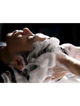 部活、塾、残業で遅くても大丈夫◎お仕事帰りにも通いやすいメンズ専門サロンです！お気軽にお越しください