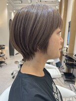 ソワネ 表参道(soigne)&nbsp;青山白髪ぼかしハイライト丸みショートボブアッシュグレー40代