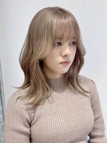 サンク 原宿 表参道(cinq)&nbsp;ハイトーンカラーミディアムレイヤーカットヘーゼルベージュボブ