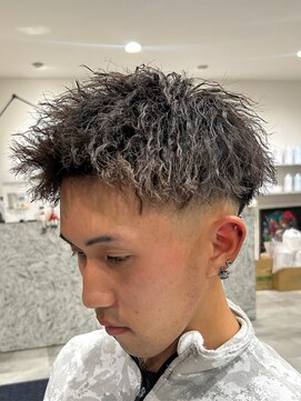 レボ 神宮寺店(Revo) 縦落ちツイスト