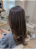 レイヤーカット　ハイライト　グレージュカラー