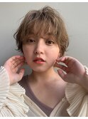 無造作パーマと透明感カラーで遊びのある束感ショート