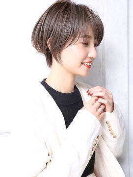 無垢(muku) 大人可愛い小顔美髪ツヤ髪シアーグレージュ横顔美人A17