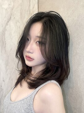 ルームバイシー 新宿(Loom. by Sea) □ ミディアム×暗めカラー[髪質改善/フェイスフレーミング