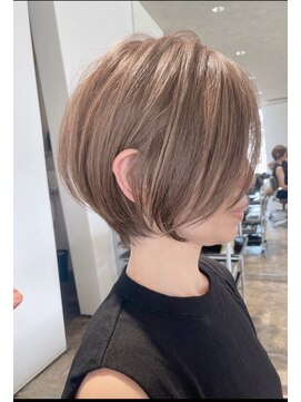 ミキ(Miki) 40代50代60代大人ひし形ショートボブ/白髪ぼかしハイライト