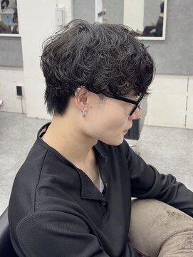 グロップ 町田(GLOP) 作り込みすぎない無造作シャドウ