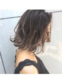 外国人風ウェービーボブ ハイライトグラデ グレージュ　外ハネ