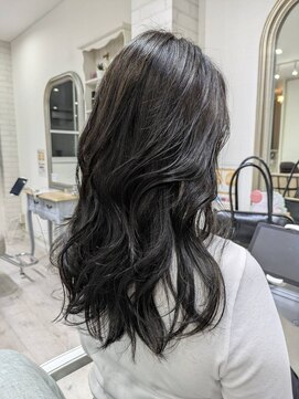 ガーデン バイ イル(GARDEN by illu Co.Ltd) ブラックオリーブ×ロングレイヤーで重すぎない艶髪ヘア◇