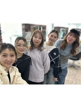 アットホームな空間が人気!明るく親しみやすい女性スタイリストのみ,気取らない雰囲気に安心できるサロン♪