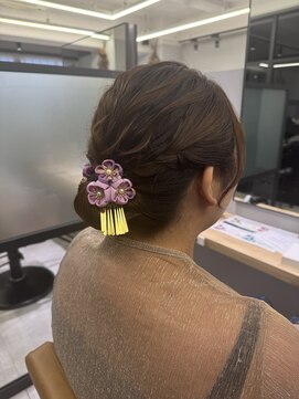 リジー(Litzy) 綺麗めアップスタイル【三國麗奈】