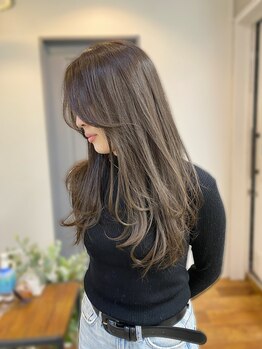 ファム(fam.)の写真/印象が左右するお顔周りのカットは【fam.】にお任せ◇レイヤーカットで動きを入れるスタイルが大好評♪