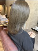 切りっぱなしミディアム×透明感オリーブベージュ