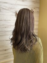 エム インターナショナル 白岡 キュート(EMU international CUTE)&nbsp;透明感ベージュのゆるウェーブ