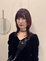 テテ ニコ(tete nico)&nbsp;大前晴奈ボルドーカラーミディアムヘアハッシュカット暖色