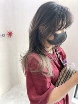 レド(LeDo)&nbsp;小顔ウルフレイヤー×インナーカラー×グレージュ×四日市