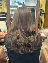 ルミ 上大岡店(Lumi)&nbsp;透明感アッシュベージュ/韓国風巻き髪スタイル