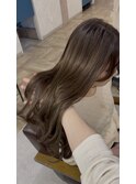赤みゼロなヘーゼルベージュ