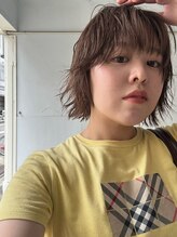 中村穂風ｌ地毛風の透ける色味と、柔らかなパーマでこなれ髪に。20代のトレンド×似合わせはお任せ！