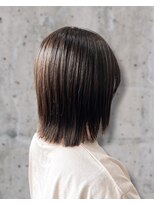 カットワークススリックバイフェローズ(CUT WORKS SLICK by fellows)&nbsp;うねりを抑えて自然にまとまる艶髪ストレート