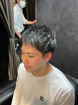 ミリオンバックス 上野(Million Bucks) フェードカット/かき上げ/サイドパート<理容室>[メンズ/上野]