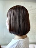 重くならず柔らかな髪に見せるダークカラー