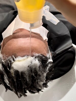 マイクロスコープで頭皮の状態をチェックし貴方に最適な施術をご提案。根元から健康な艶髪へと仕上げます★