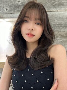 アイヴィ 表参道(IVY) ブリーチなしオリーブカラーくびれミディアム【肥田亜沙美】