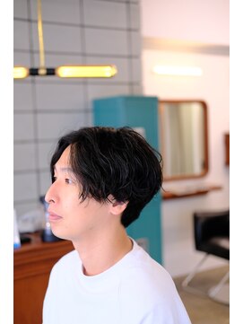 フィールズ ライク(FEELS LIKE.) センターパートパーマ