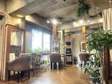 ヘアーイーシャ HAIR I'saの雰囲気（店内には大きな窓がたくさん◎光がたくさん入り明るいです）