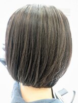 ヘアーデザインムーヴ(Hair design MOVE)&nbsp;白髪ぼかしハイライ　明るい白髪染め　白髪染め卒業　ショート