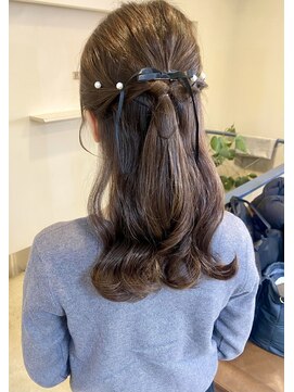 ヘアアンドメイクフリッシュ(HAIR&MAKE FRISCH) ハーフアップ　綺麗め　結婚式　巻き崩し