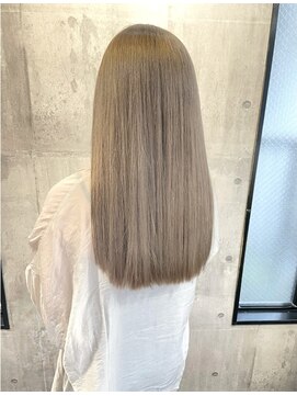 ハグ 横浜(HUG) ミルクティーグレージュ　全体ブリーチ