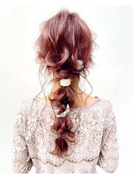 アイユー(ii+U) 編みおろしアレンジ　大人可愛い　上品　二次会　結婚式