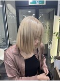 ホワイトベージュ/内山晃介