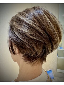 ケンジスマート(KENJE smart) 茅ヶ崎白髪ぼかしハイライト。