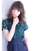 巻き髪ワイドバング美髪ミディアム