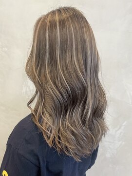 エリマ 横浜西口(elima) 横浜西口大人ショートカットくびれ白髪ぼかしハイライトカラー