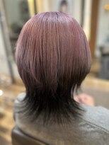 ブローチェアヴェダ&nbsp;推し色ピンクカラー、デザインウルフカット、インナーカラー