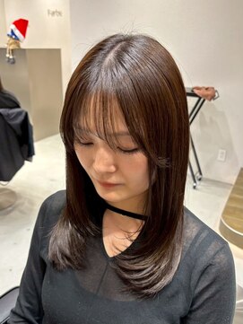 ファルベ(Farbe) 黒髪/オリーブグレー/小顔/ココアベージュ