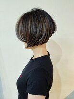 コニーズヘアサロン(Connie's Hair Salon)&nbsp;黒とダークゴールドをザックリ混ぜた前下がりボブ