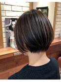 丸みフォルムと繊細な束感の大人ショートボブ【430スタイル】
