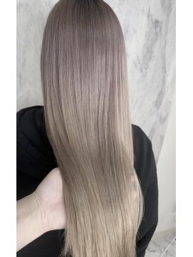 リヒト ヘアワークス(Licht HairWorks) ピンク系ホワイトグレージュ
