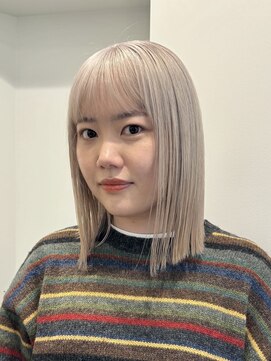 ラフ 新宿(Laff) 新宿 前下がりボブ 切りっぱなしボブ ショートボブ ブリーチ