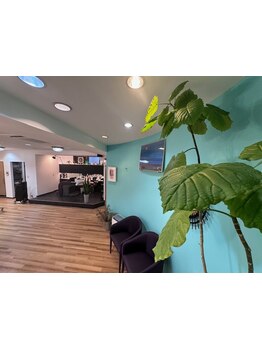 [京急久里浜駅2分]年齢による髪質の変化や悩みがちなカラーの選定も、美容歴豊富なスタイリストにお任せ◎