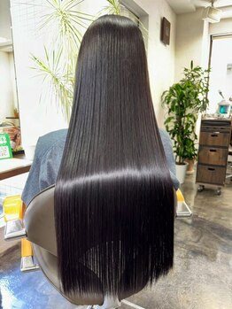 アルファ(alpha)の写真/《女性のための“ダメージレス縮毛矯正”》髪と頭皮の負担を最小限に抑えて叶える理想のストレート♪